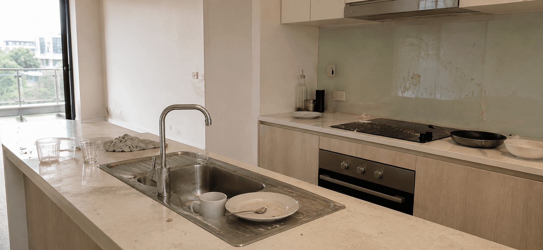 Kitchen before a bond clean